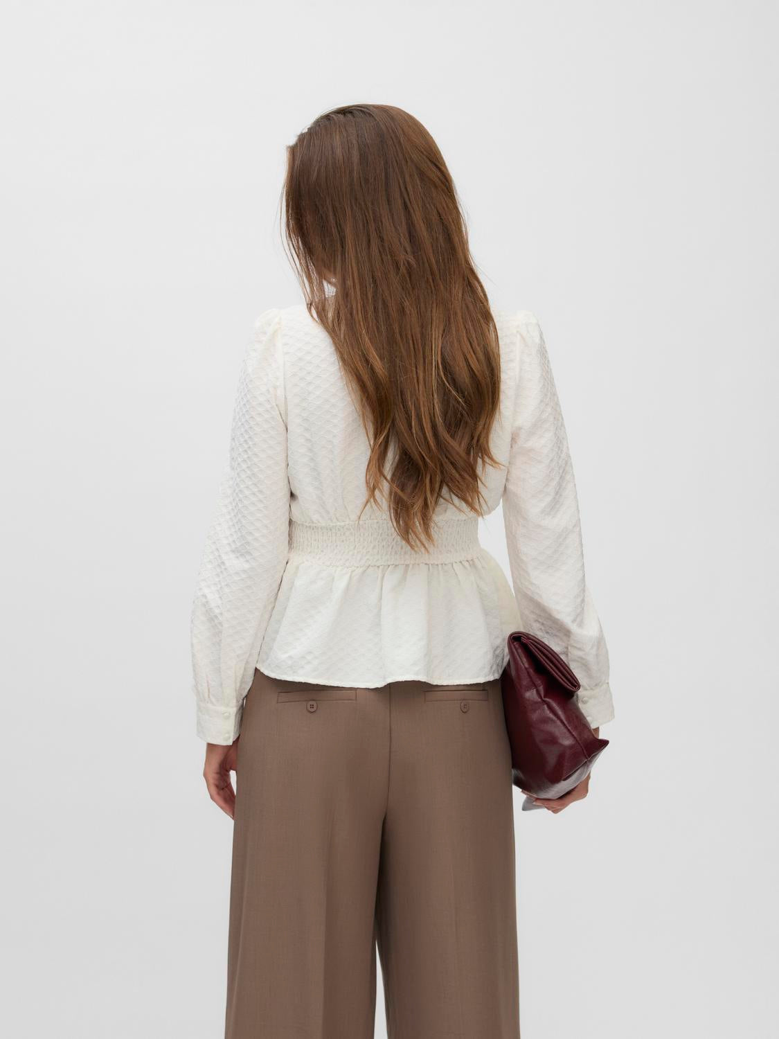 model_shot-back